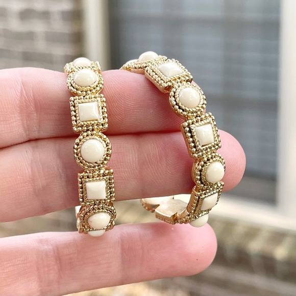 5 For $25💫Classic Gold and Cream Vintage Hoops Earrings - Picture 8 of 10